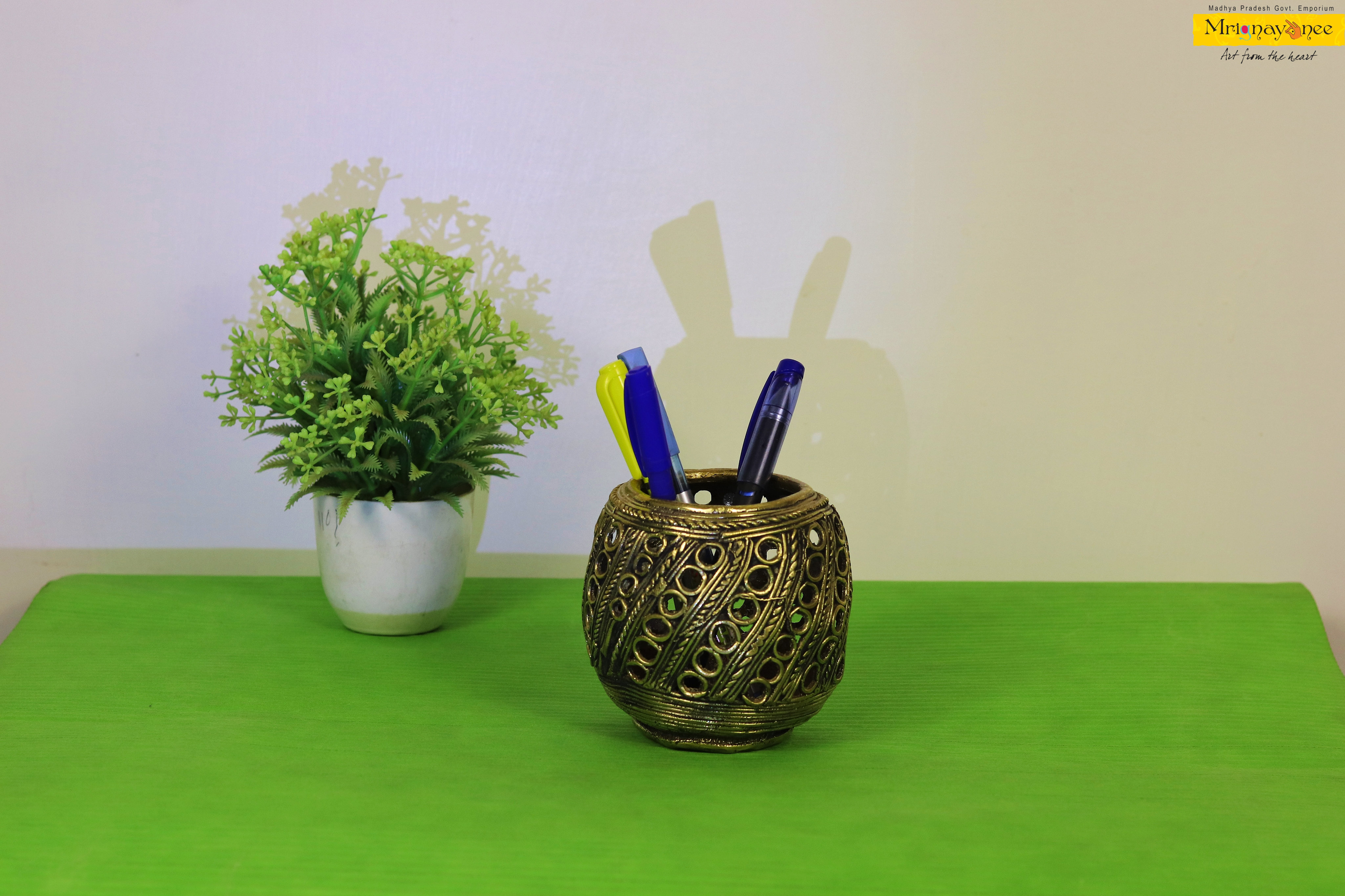 Betul Bell Metal Pen stand